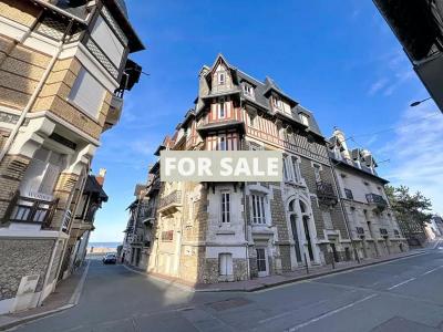 Superb Villa in Coastal Resort Town