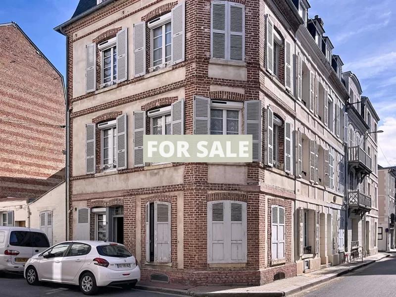 Building in Coastal Town with Rental Income