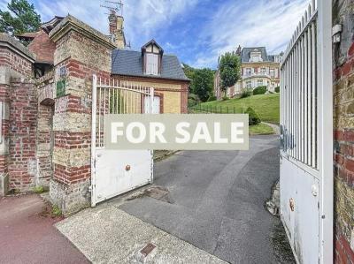 Stunning Property Close to the Sea Front
