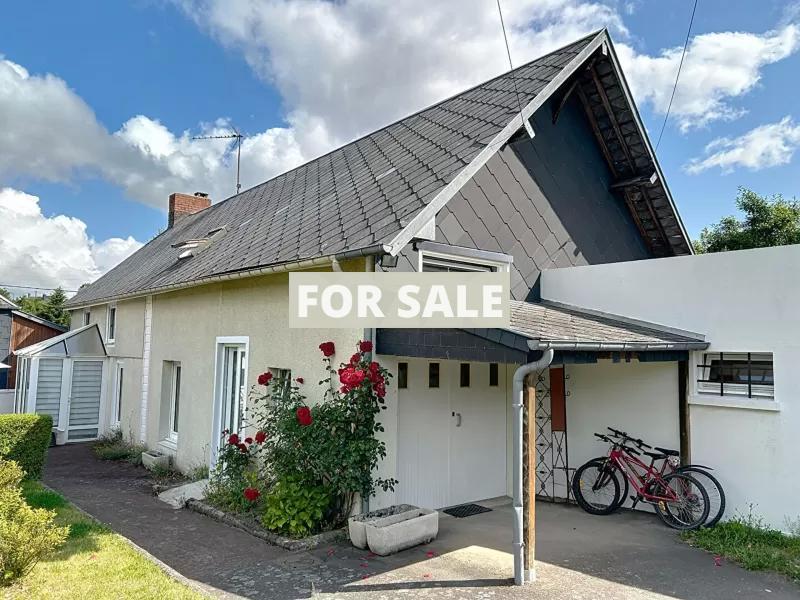 Main Photo of a 4 bedroom  House for sale