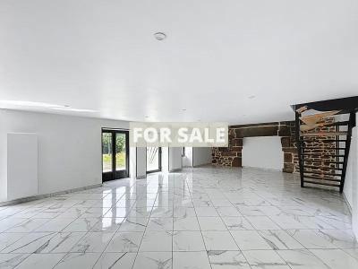 Fully Renovated Detached House with Garden