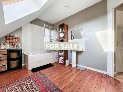 Detached House with Garden by the Coast