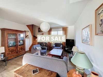 Detached House with Garden by the Coast