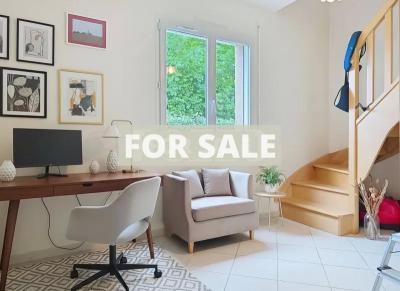 Modern Detached House with Garden