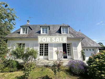 Detached House with Lovely Landscaped Garden