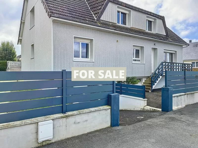 Detached House with Swimming Pool
