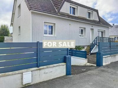 Detached House with Swimming Pool