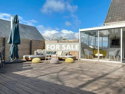 Detached House with Swimming Pool