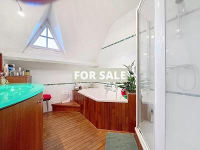 Detached House with Garden