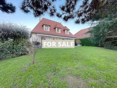 Detached House with Garden