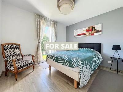 Contemporary House with Landscaped Garden