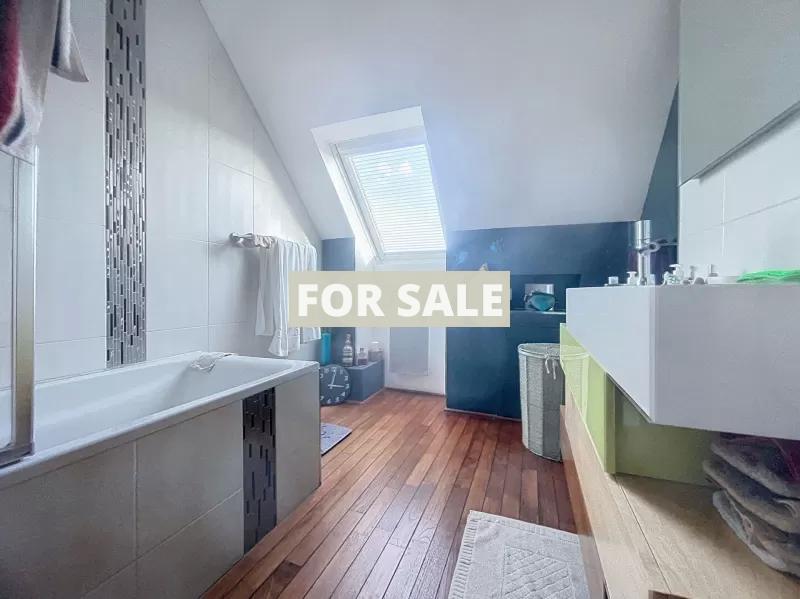 Modern Detached House with Cathedral View