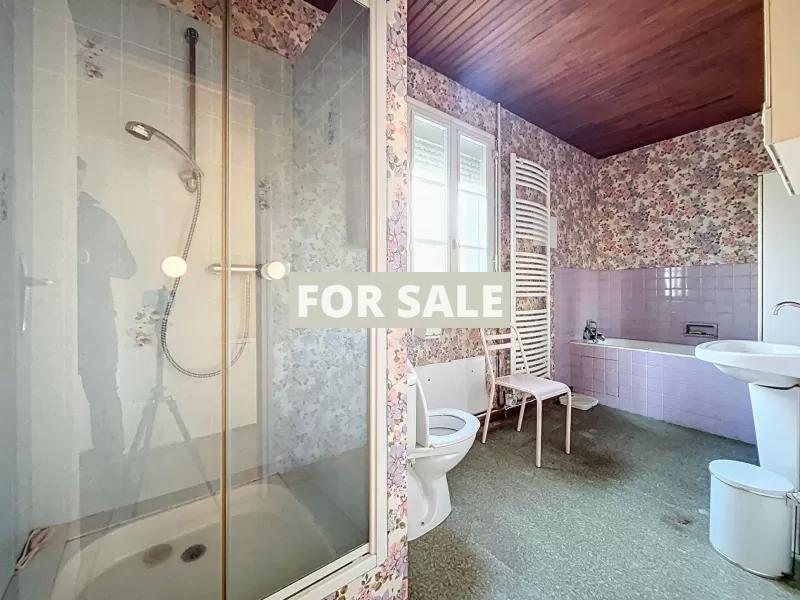 Detached House with Outbuilding by the Coast