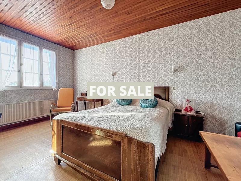 Detached House with Outbuilding by the Coast