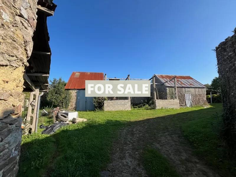 Detached House with Outbuilding by the Coast