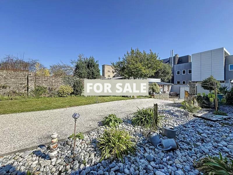 Contemporary House in Coastal Location