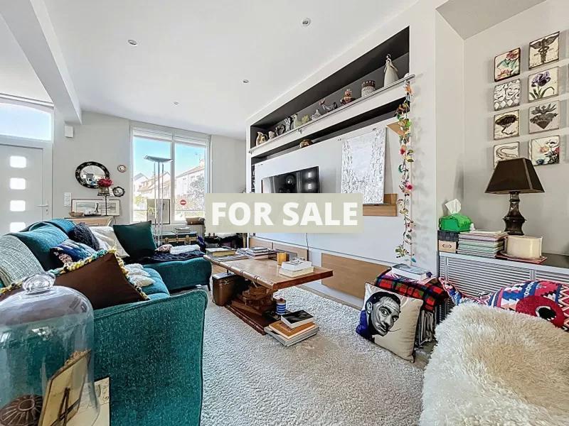 Contemporary House in Coastal Location