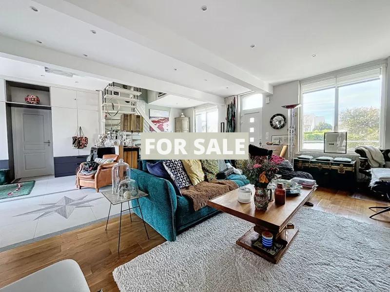 Contemporary House in Coastal Location