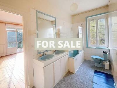 Manor House Style Property with Outbuildings