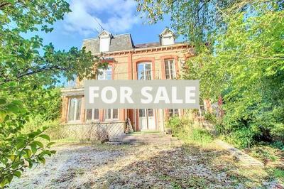 Manor House Style Property with Outbuildings