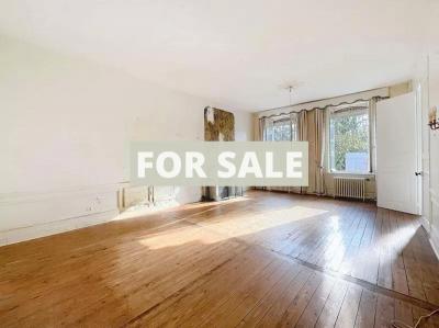 Manor House Style Property with Outbuildings