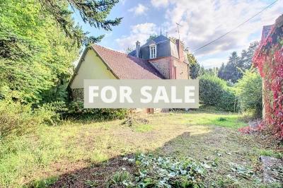 Manor House Style Property with Outbuildings