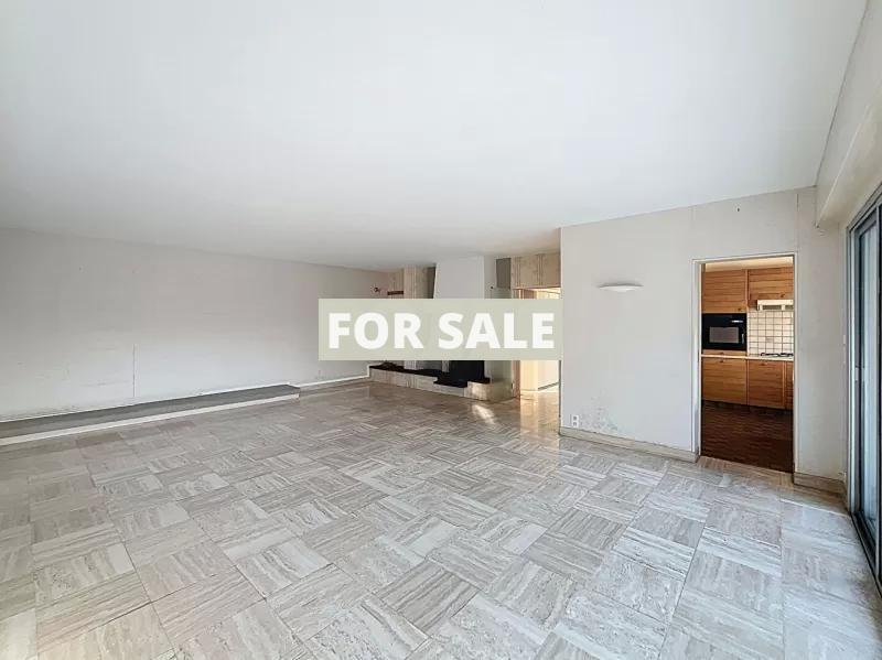 Contemporary Detached Country House with Garden