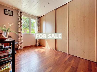 Detached House with Landscaped Garden