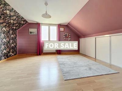 Detached House with Landscaped Garden