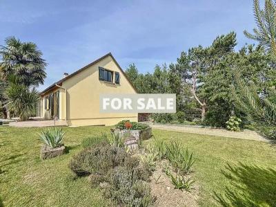 Detached House with Landscaped Garden