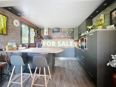 Detached House with Landscaped Garden