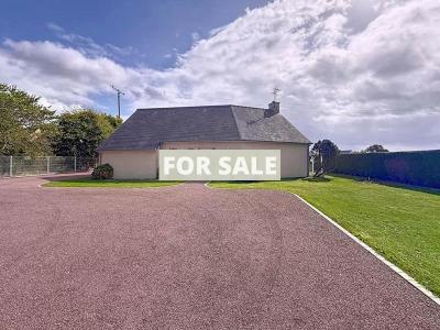 Detached House with Garden Not Far from the Coast