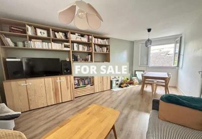 House with Garage Near Heart of Town