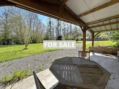 Detached Country House with Landscaped Garden