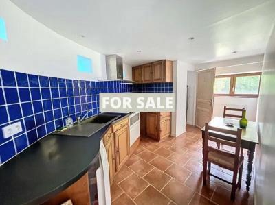 Detached Country House with Landscaped Garden