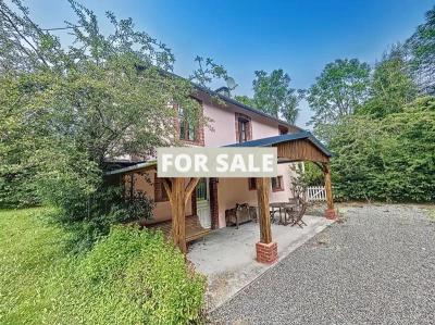Detached Country House with Landscaped Garden