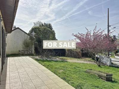 Detached House with Garden by the Coast