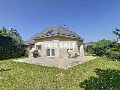 Lovely Detached House and Garden