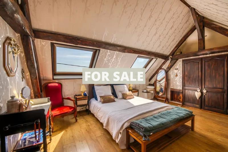 Beautiful Riverside House with Garden