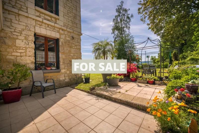 Beautiful Riverside House with Garden