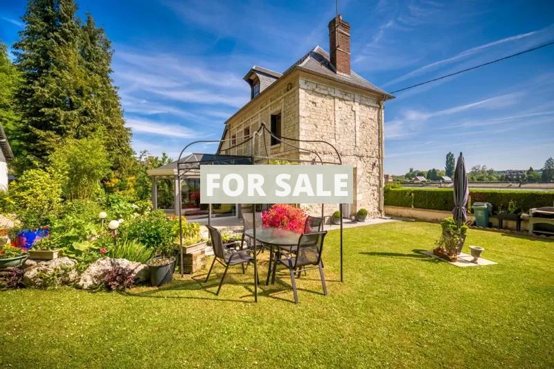 Beautiful Riverside House with Garden