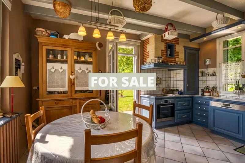 Beautiful Riverside House with Garden