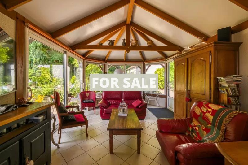 Beautiful Riverside House with Garden