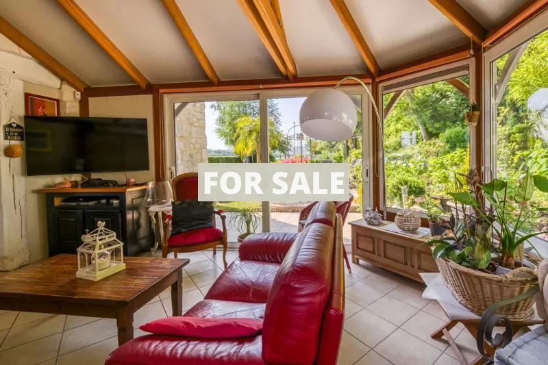 Beautiful Riverside House with Garden