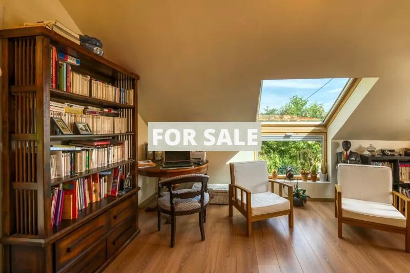 Beautiful Riverside House with Garden