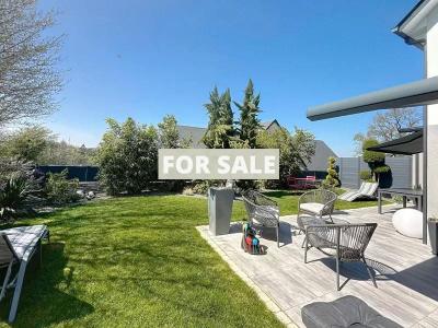 Detached House with Beautiful Garden