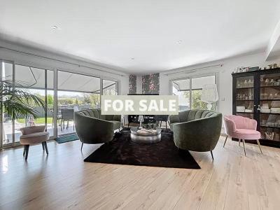 Detached House with Beautiful Garden