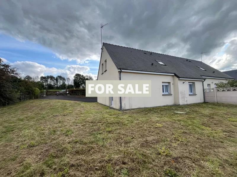 Main Photo of a 4 bedroom  House for sale