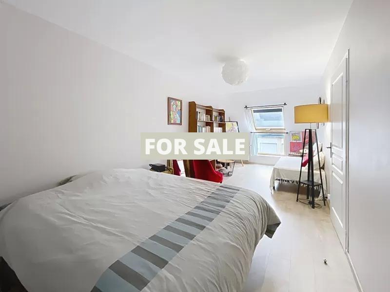 Beautiful House Inside and Out with Garden