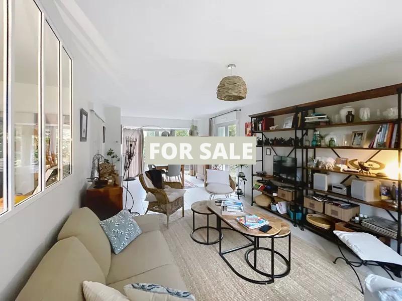 Beautiful House Inside and Out with Garden